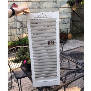 Decorative Shutter (white, weathered)